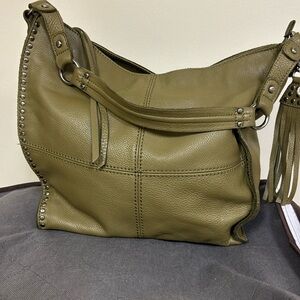 the sak green pebbled leather. EUC. Beautiful. W13.5”xL11”.